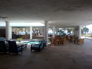 Lobby/restaurant på Tamaca Beach Resort