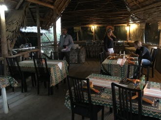 Inni restauranten i Ikoma